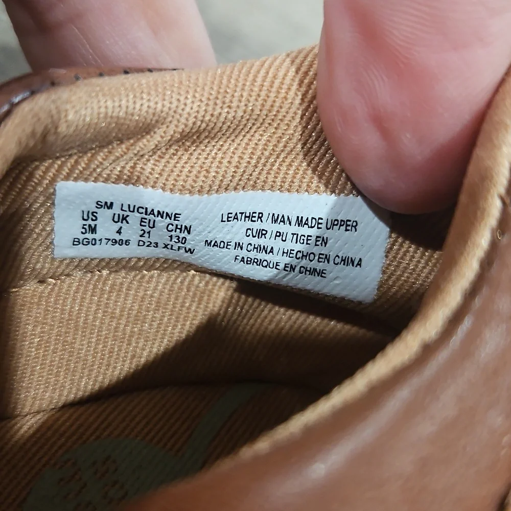 Lucianne Soft Motion leather Mary Jane size 5